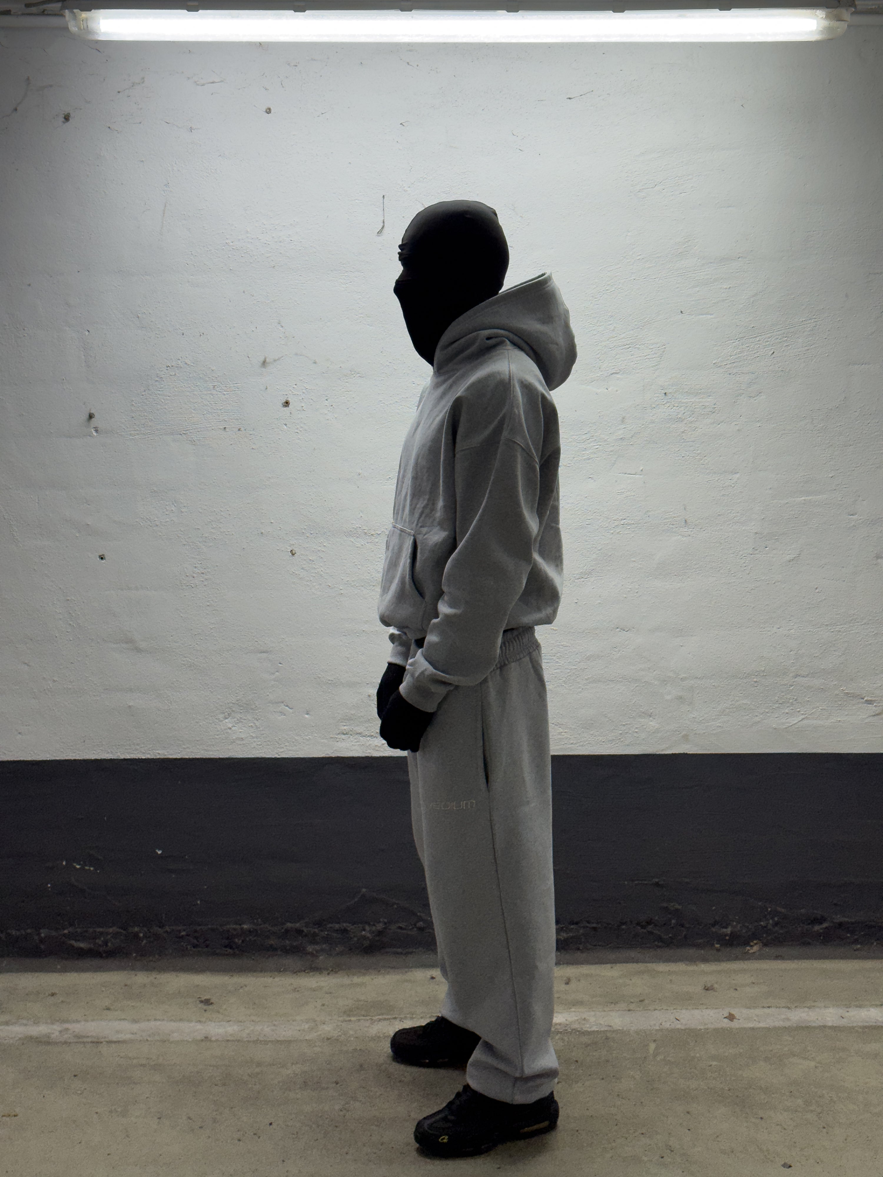 001 HOODIE SILVER